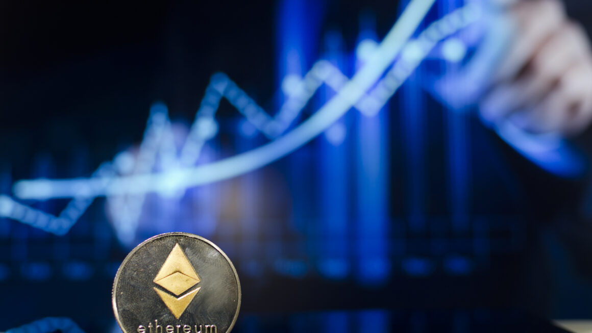 Ethereum наращивает темпы: крупные держатели вернулись к накоплению