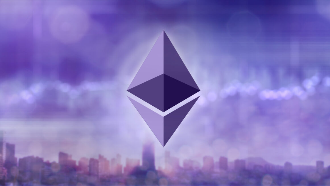 ETH застопорился: рынок распродаёт, индикаторы предупреждают