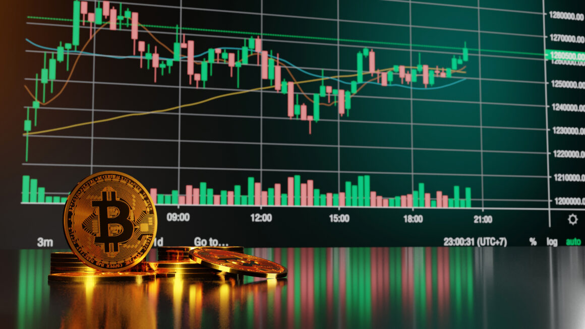 Крипторынок на грани рекорда: биткоин приближается к максимуму на фоне ETF-притока