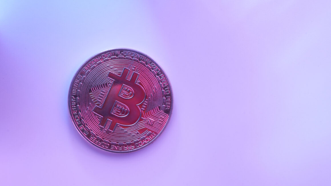Coinbase в составе S&P 500: рынок отвечает ростом капитализации и интереса