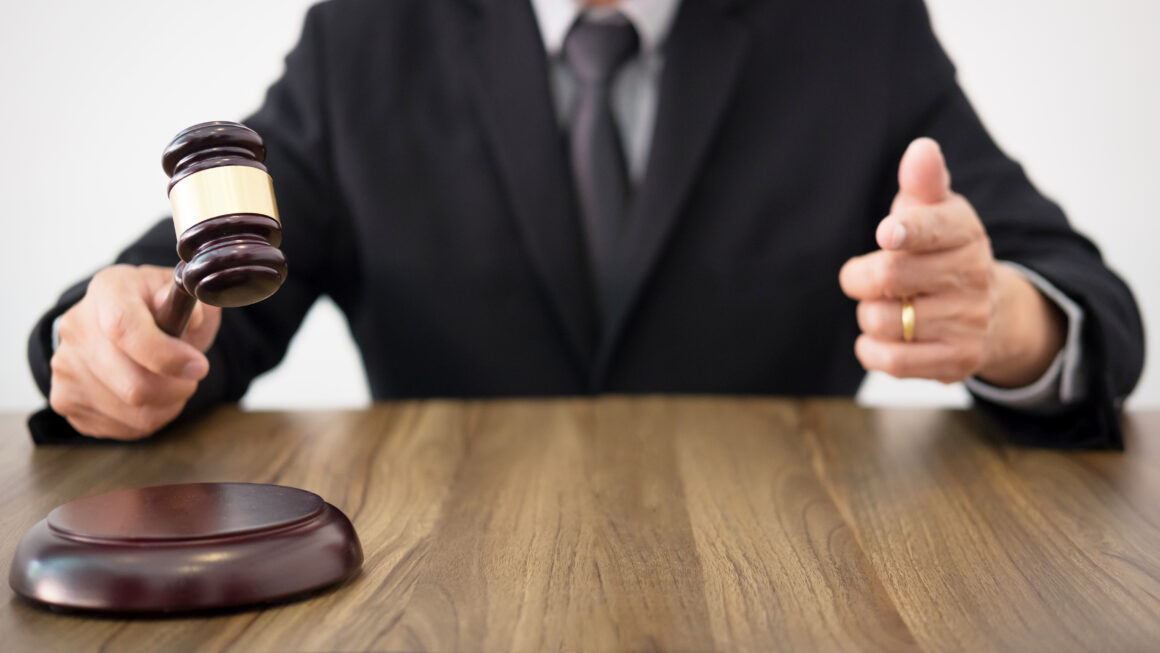 Инвестор подал в суд на топа WLF: $3,1 млн потерь и молчание Dough Finance