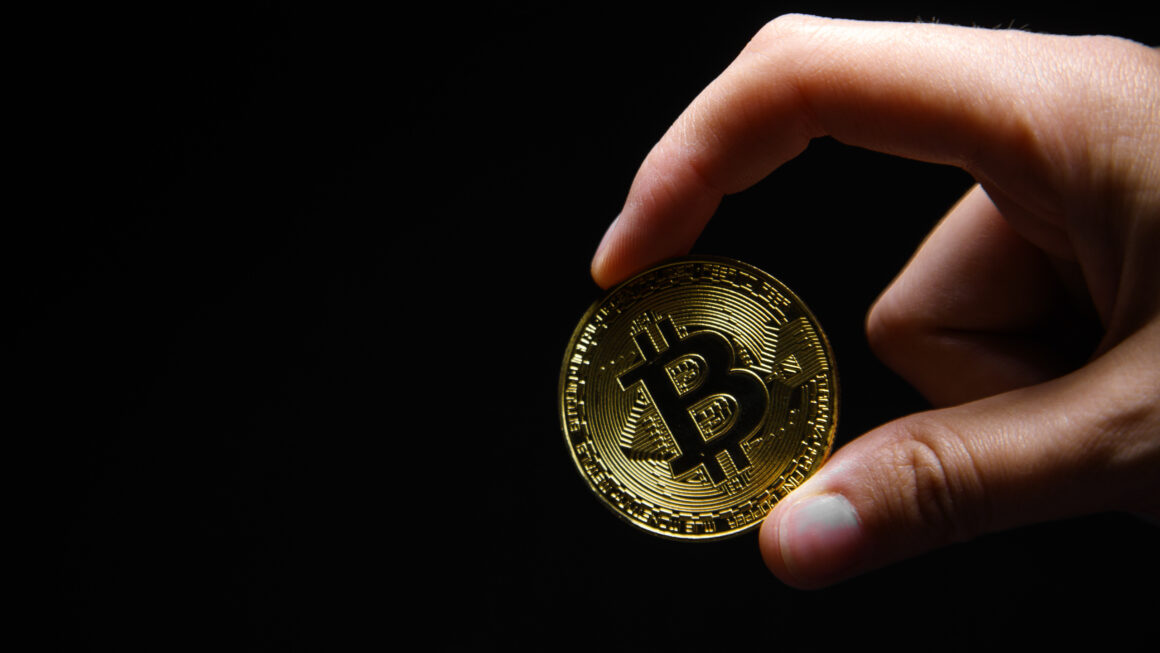 Напряжённая развязка: кто задаст вектор BTC — майнеры или деривативы?