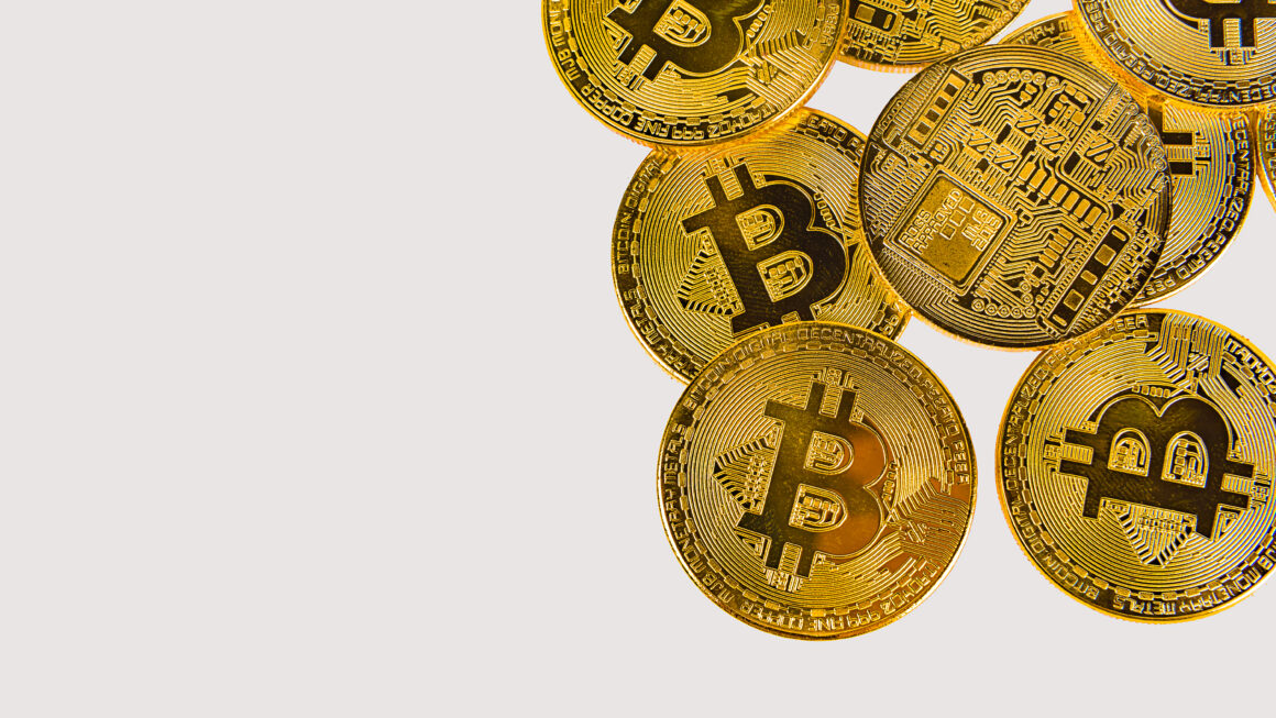 Киты проснулись: угроза фиксации прибыли обрушивает курс биткоина