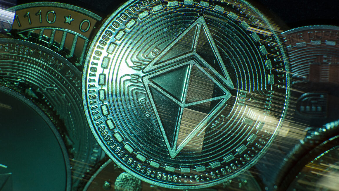 Ethereum уходит на биржи: аналитики фиксируют признаки коррекции