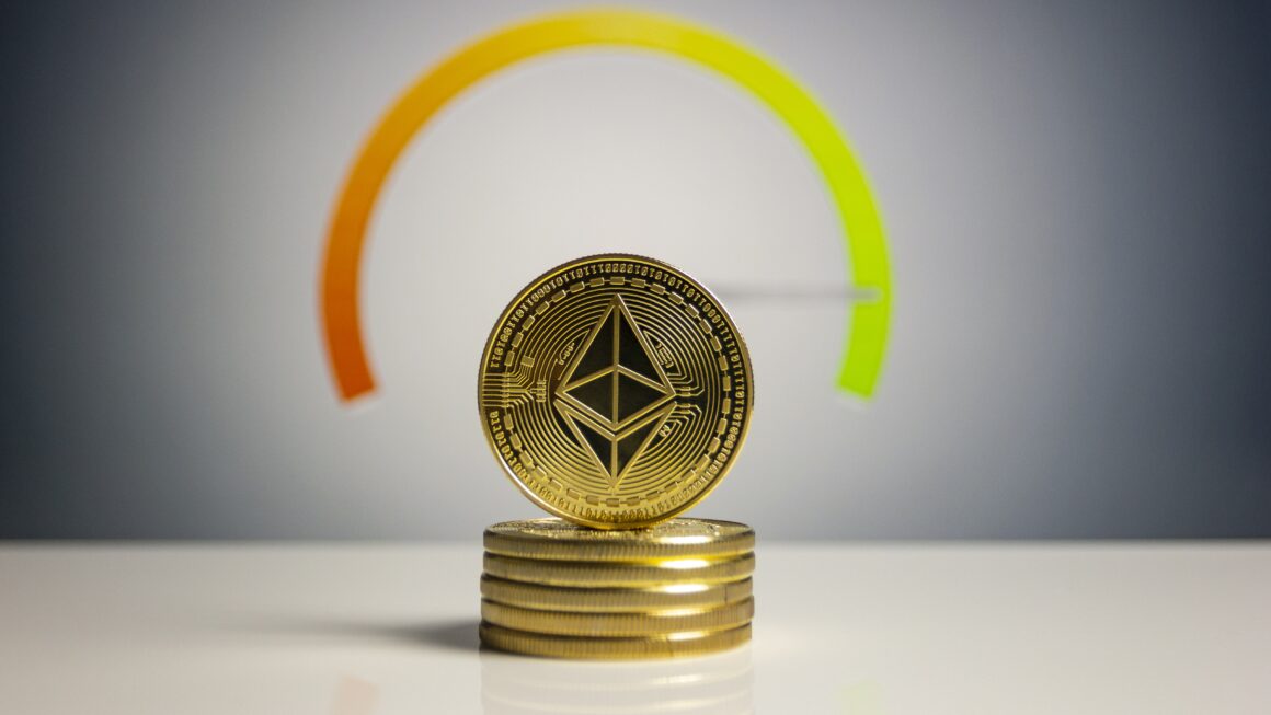 ETH к BTC: бурный рост вызывает сигналы тревоги