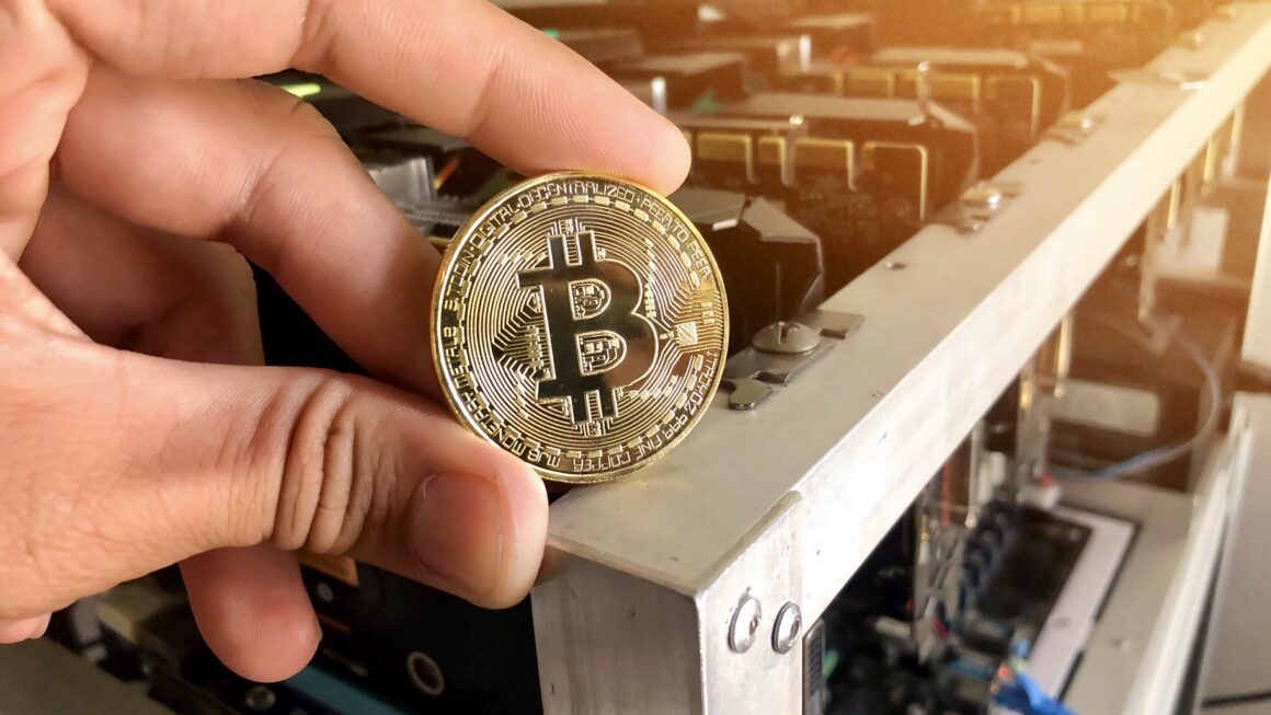 MicroBT выпускает WhatsMiner M70 — шаг вперёд в условиях падения доходности