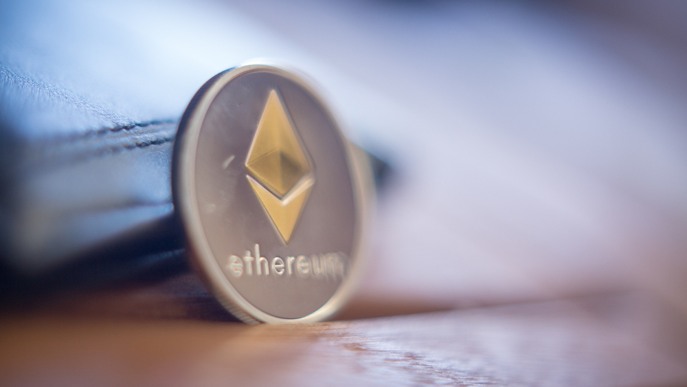 Стейкинг эфириума снижает ликвидность: биржевые балансы ETH стремительно падают