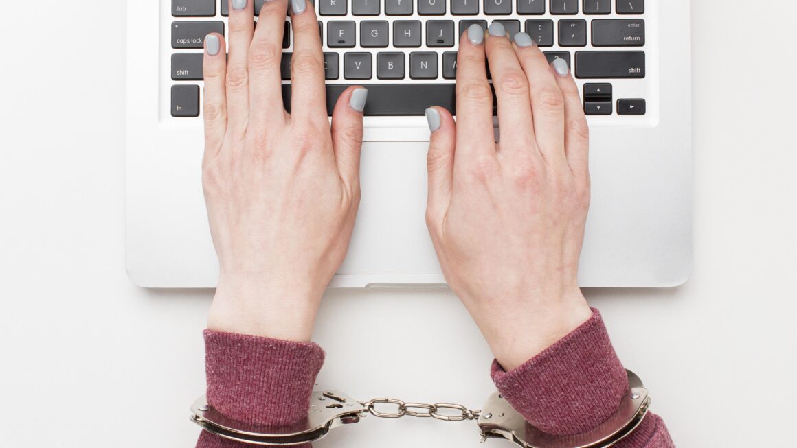 Юридическая победа Uniswap: суд отклонил обвинения в соучастии в мошенничестве