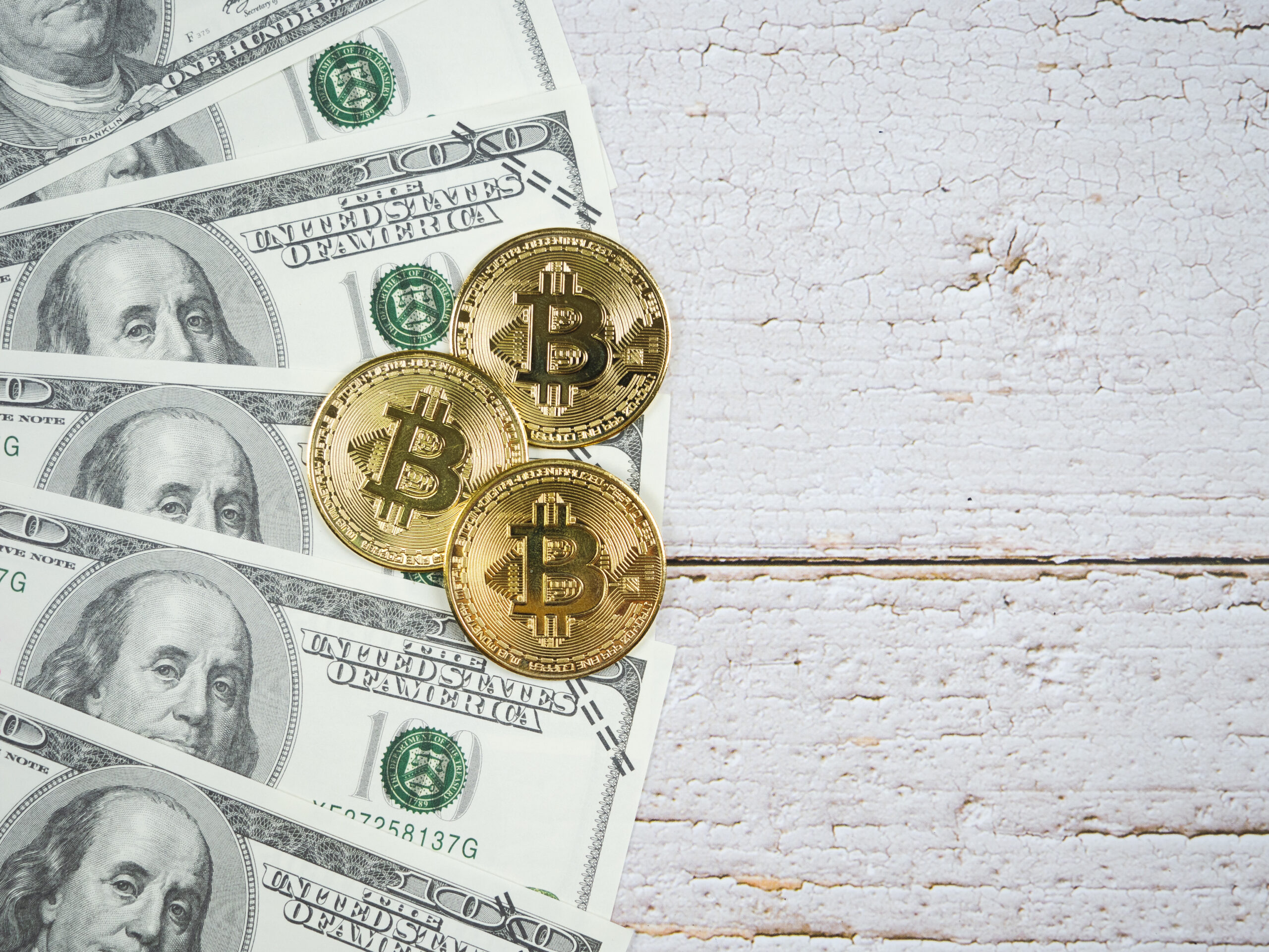 Биткоин на пороге нового роста: какие сигналы рынок подаёт инвесторам
